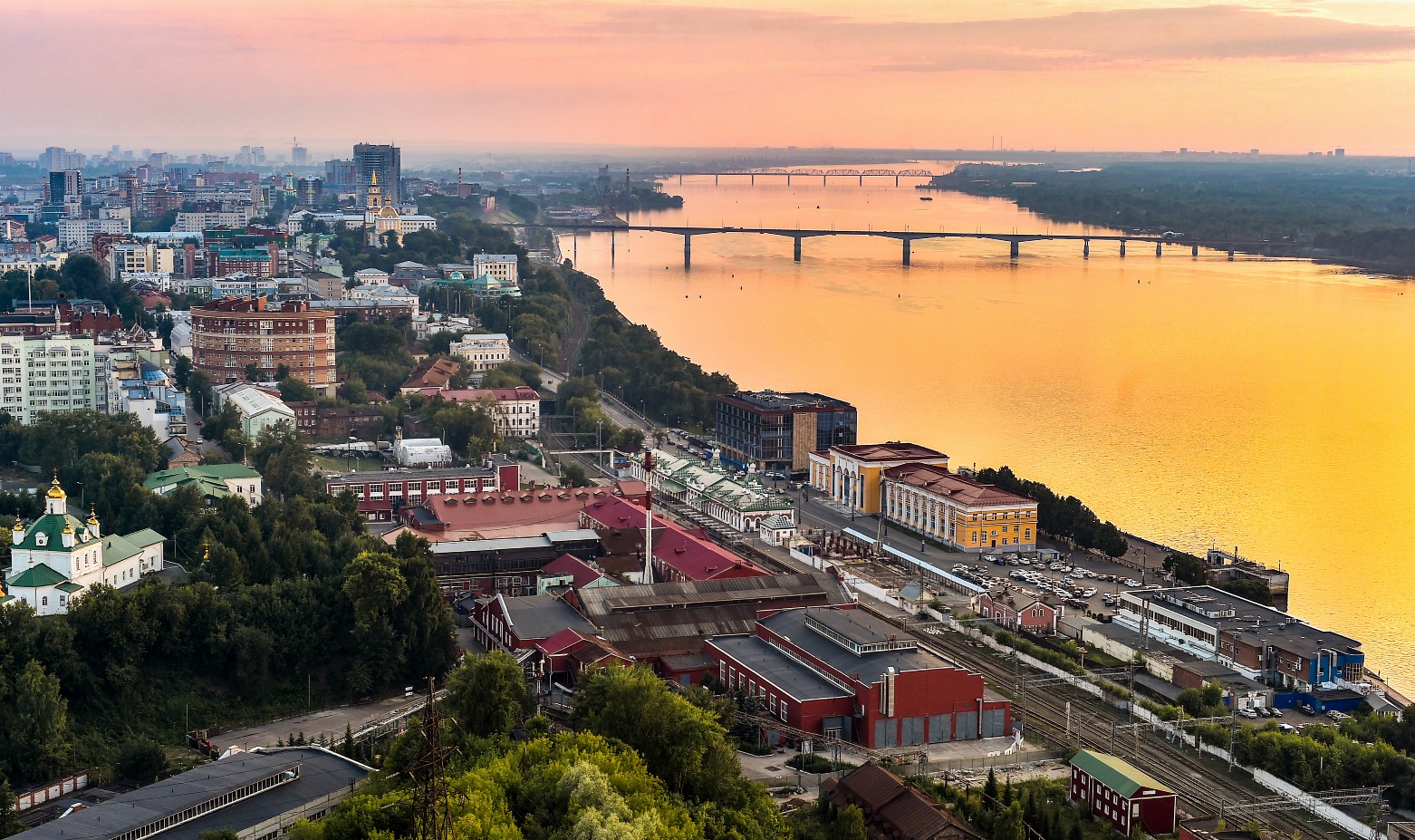 В современных условиях, когда Россия становится на рельсы самостоятельного развития во многих областях промышленности и экономики, именно регионы становятся важной частью этого процесса аккумулирования всех своих возможностей и реализации собственног...