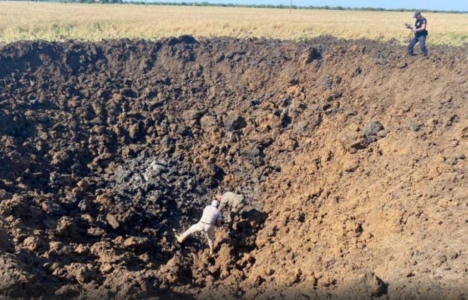 В краснодарском Приморско-Ахтарском районе произошел мощный взрыв, который был слышен в нескольких поселениях. По данным оперштаба региона, пострадавших и разрушений нет. На месте происшествия работают специалисты Минобороны и экстренных служб.
