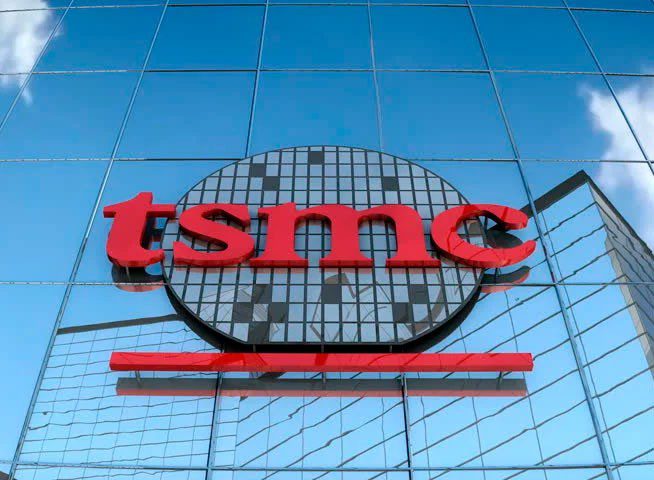 Taiwan Semiconductor Manufacturing Company (TSMC) уведомила своих клиентов из числа китайских разработчиков чипов о том, что с понедельника приостанавливает производство для них передовых микросхем по технологии 7 нм и меньше, сообщил в пятницу Ars T...