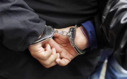 Сотрудники ФСБ задержали жителя Хабаровского края по подозрению в государственной измене. По данным ведомства, он перечислял деньги на счета Вооруженных Сил Украины, которые ведут боевые действия против самопровозглашенных Донецкой и Луганской народн...