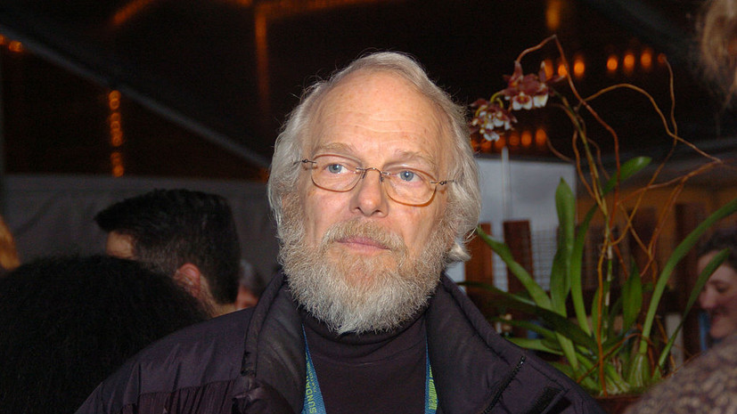 Один из основателей Adobe Джон Уорнок умер в возрасте 82 лет, сообщила компания в своем пресс-релизе. Причина смерти не разглашается.
