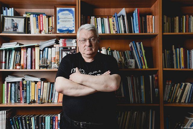 Об авторе: Анатолий Шалыто, профессор, д.т.н., Университет ИТМО У нас была невероятная кафедра – кафедра «Компьютерные технологии» (КТ) Университета ИТМО, про которую я умудрился написать книгу в четырёх томах с характерным названием «Мои счастливые...