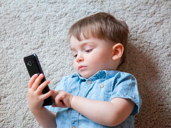 Минцифры предлагает ввести в оборот для детей до 14 лет специальные SIM-карты с родительским контролем, сообщил журналистам глава министерства Максут Шадаев, пишет ТАСС. По словам Шадаева, карты будут иметь «определённые настраиваемые родителем средс...
