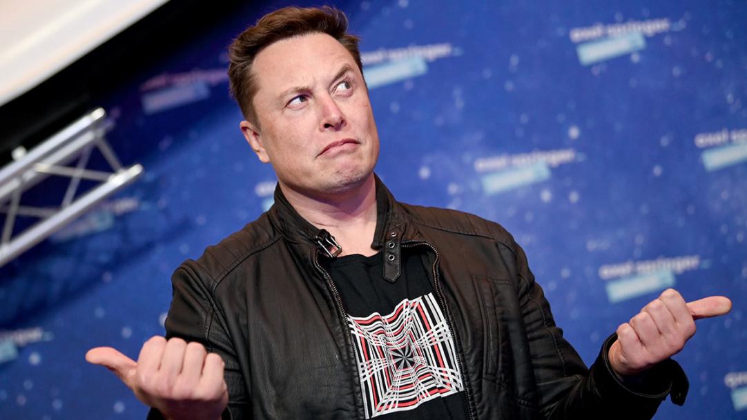 Известный бизнесмен и основатель компаний SpaceX и Tesla Илон Маск объявил о своем намерении сразиться с главой корпорации Meta (признана в России экстремистской), Марком Цукербергом. Об этом он написал в своем Twitter в пятницу.
