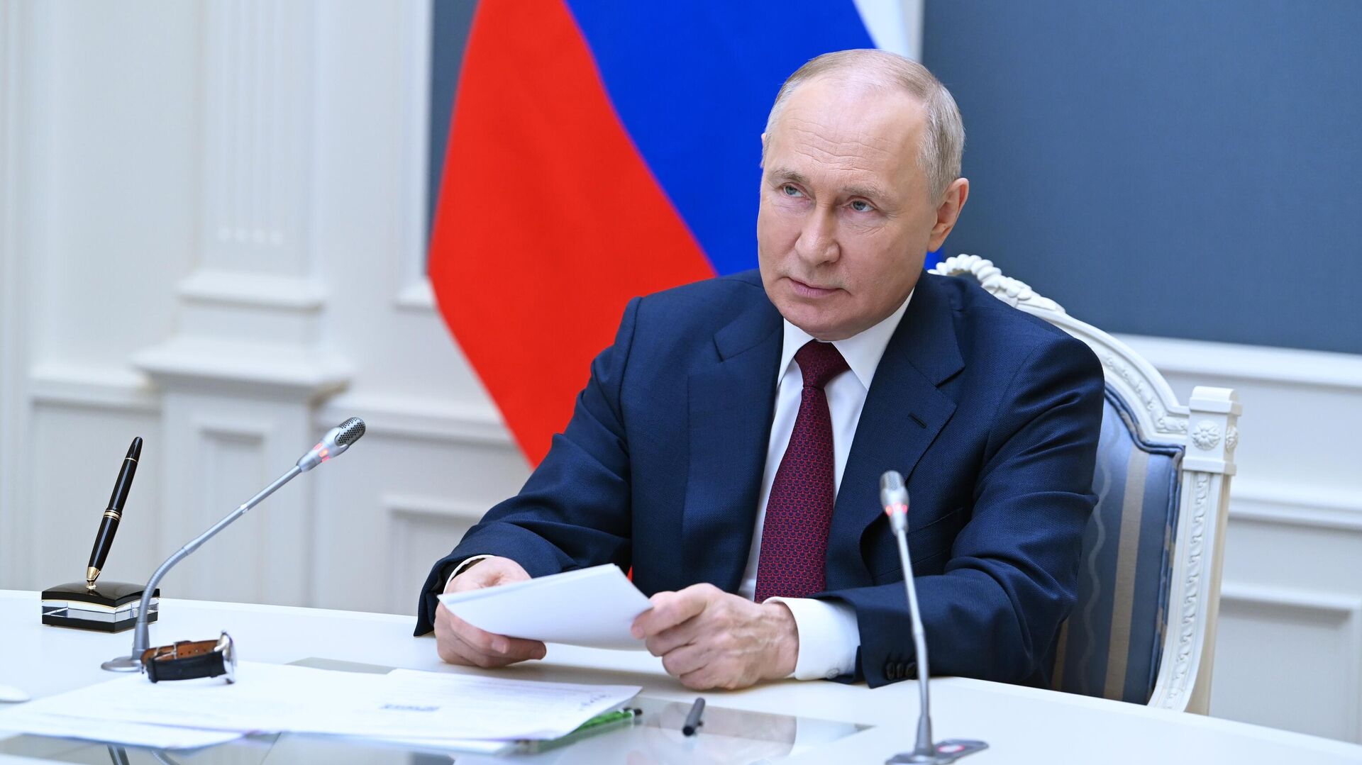Владимир Путин одобрил предложение распространить на арктические регионы дальневосточный вариант льготной ипотеки под 2%. Такая ипотека будет адресована молодым семьям, а программа продлится до 2030 года, стало известно по материалам, опубликованным...