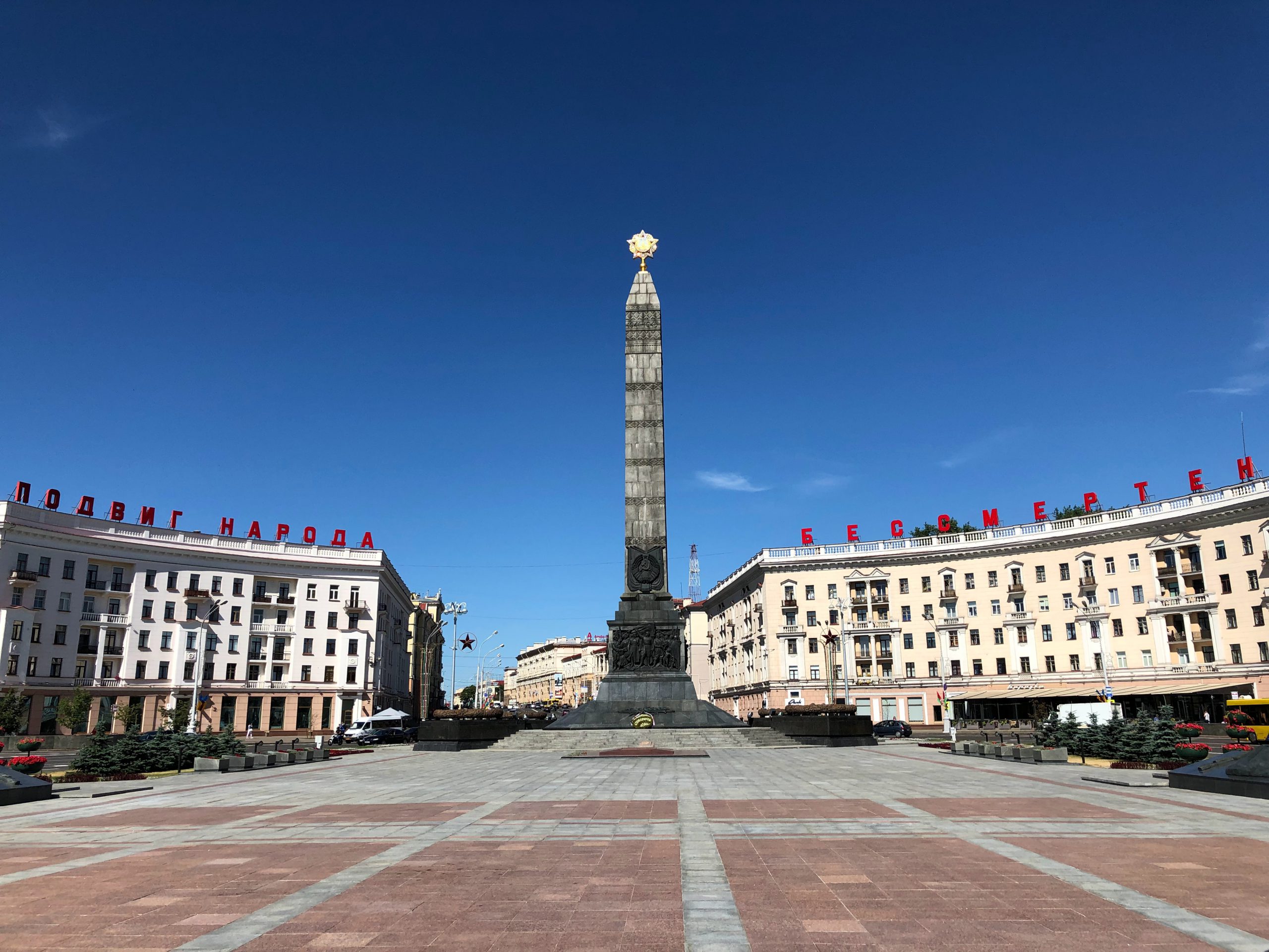 Россияне активно бронируют отели за рубежом на предстоящие новогодние праздники. По данным билетных агрегаторов Ostrovok.ru, «Яндекс.Путешествия» и «МТС Travel», которые проанализировал РБК, Белоруссия и Таиланд стали лидерами по предварительным брон...