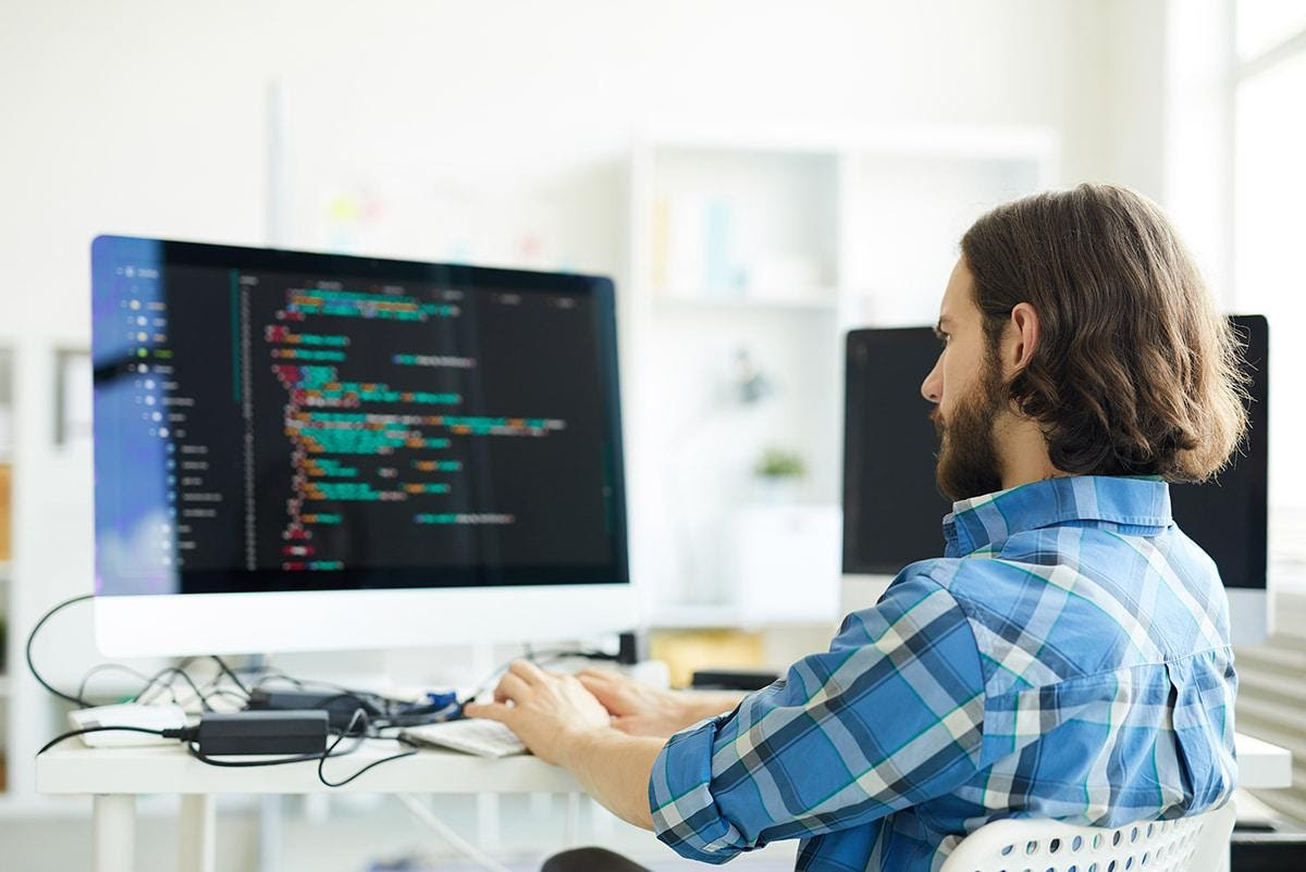 Выбор первого языка программирования может определить весь путь развития в IT-карьере. Java и Python – два лидера, каждый из которых открывает уникальные возможности и карьерные перспективы. В этой статье мы рассмотрим преимущества и недостатки этих...