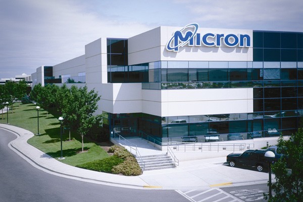 Micron Technology, американский производитель чипов памяти, заявил о готовности инвестировать 825 миллионов долларов в строительство завода в индийском штате Гуджарат; соответствующая договорённость, передаёт в пятницу The Times of India, достигнута...