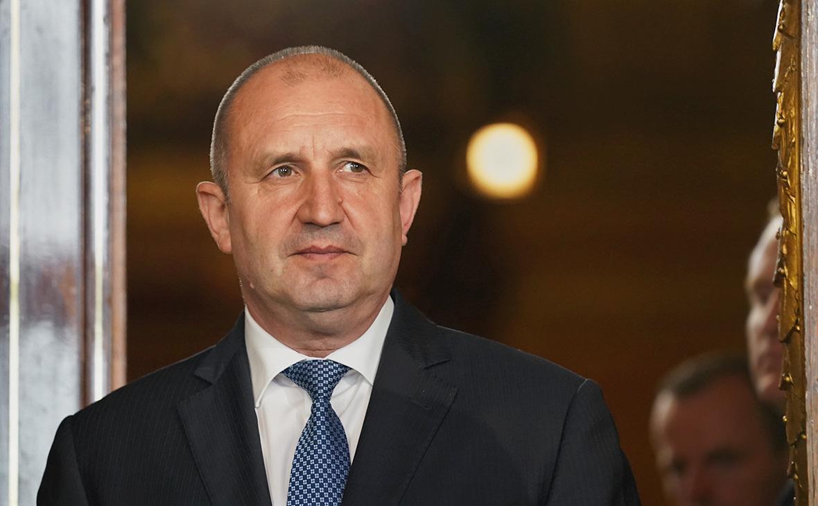 Президент Болгарии Румен Радев вручил 29 мая второй мандат на право сформировать новое правительство страны. Его получил блок коалиций «Продолжаем перемены» и «Демократическая Болгария» (ПП — ДБ), занявший второе место на состоявшихся 2 апреля досроч...