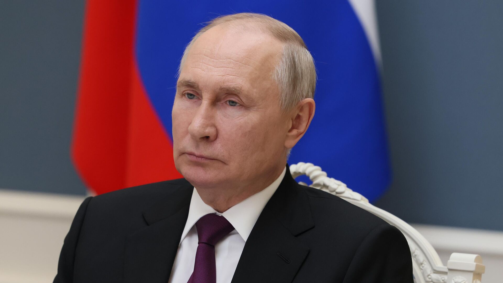 Рекордно низкая безработица в России обусловлена эффективными действиями российских экономистов. Об этом заявил президент России Владимир Путин на расширенном заседании президиума госсовета о развитии рынка труда в стране.
